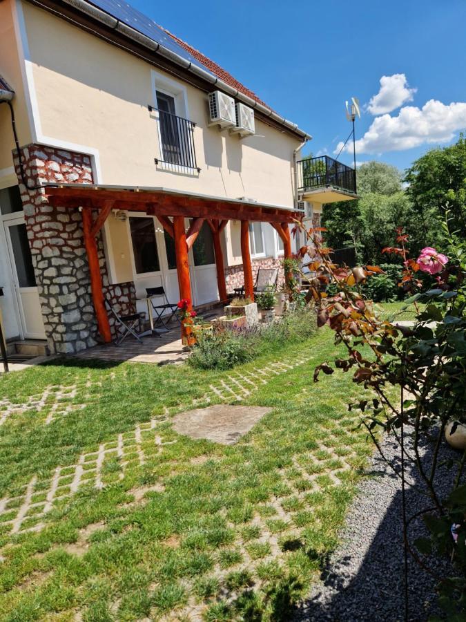 Gecse-Villa Шарошпатак Экстерьер фото